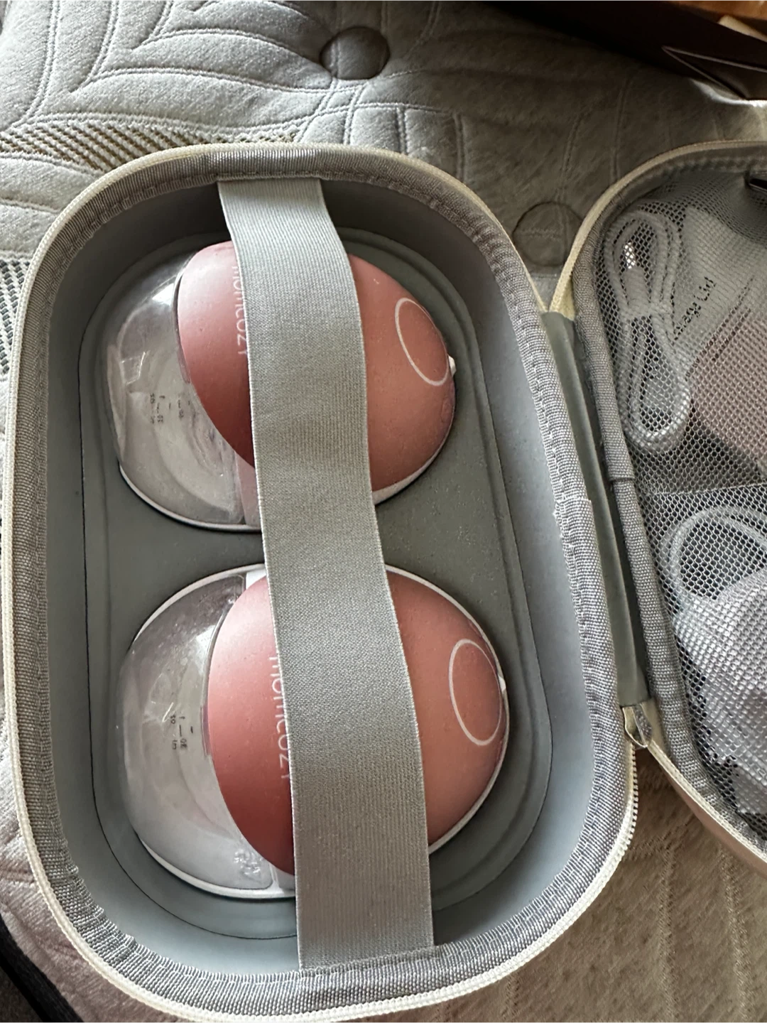 Momcozy Wearable Breast Pumps with Case