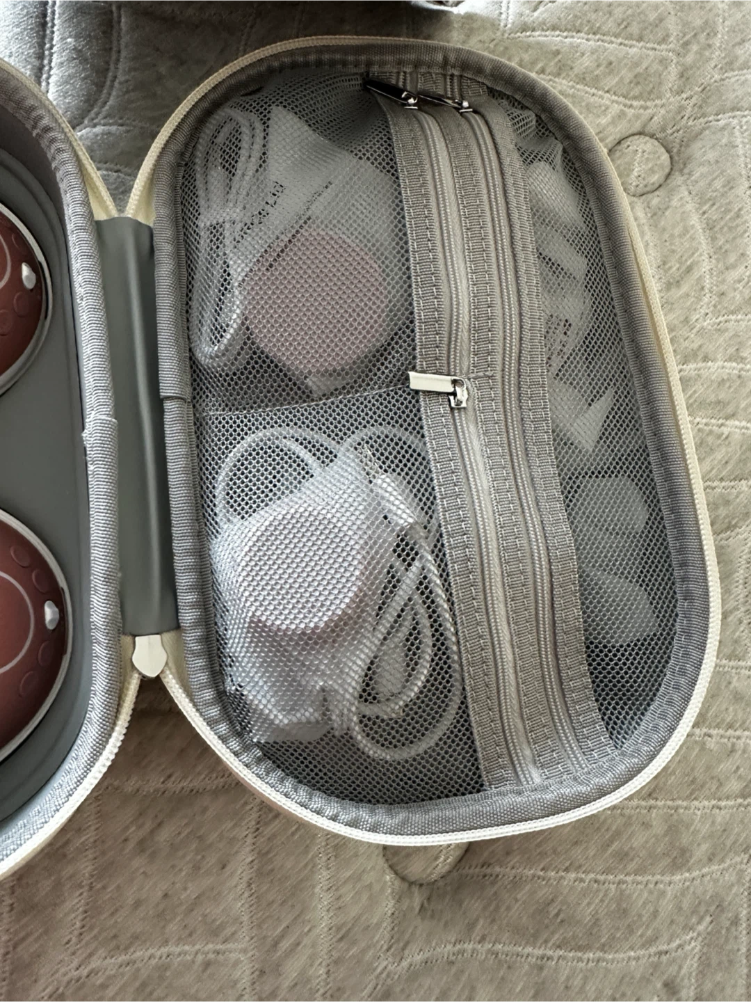 Momcozy Wearable Breast Pumps with Case - photo 2