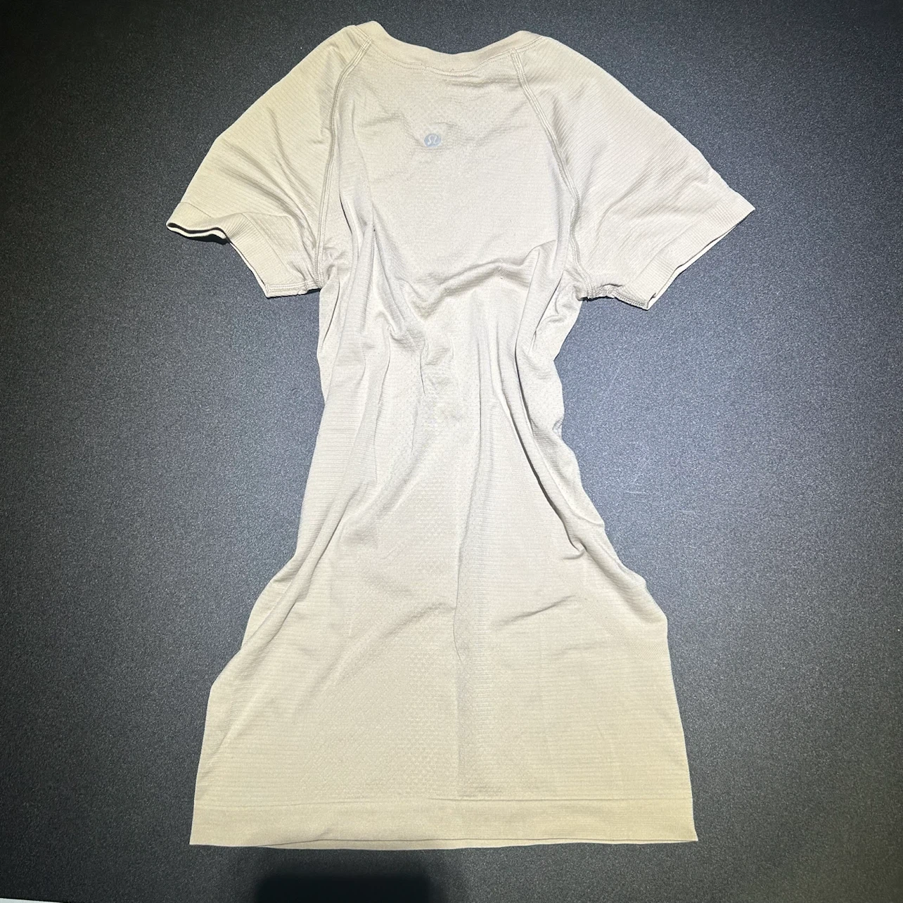 Lululemon Short Sleeve Shirt - photo 2
