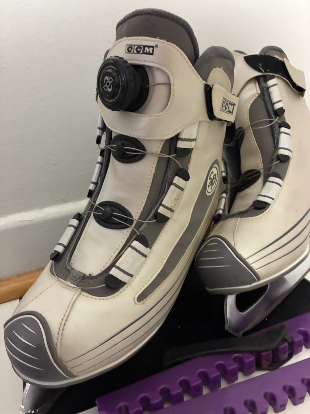 CCM Ladies Figure Skates - photo 2