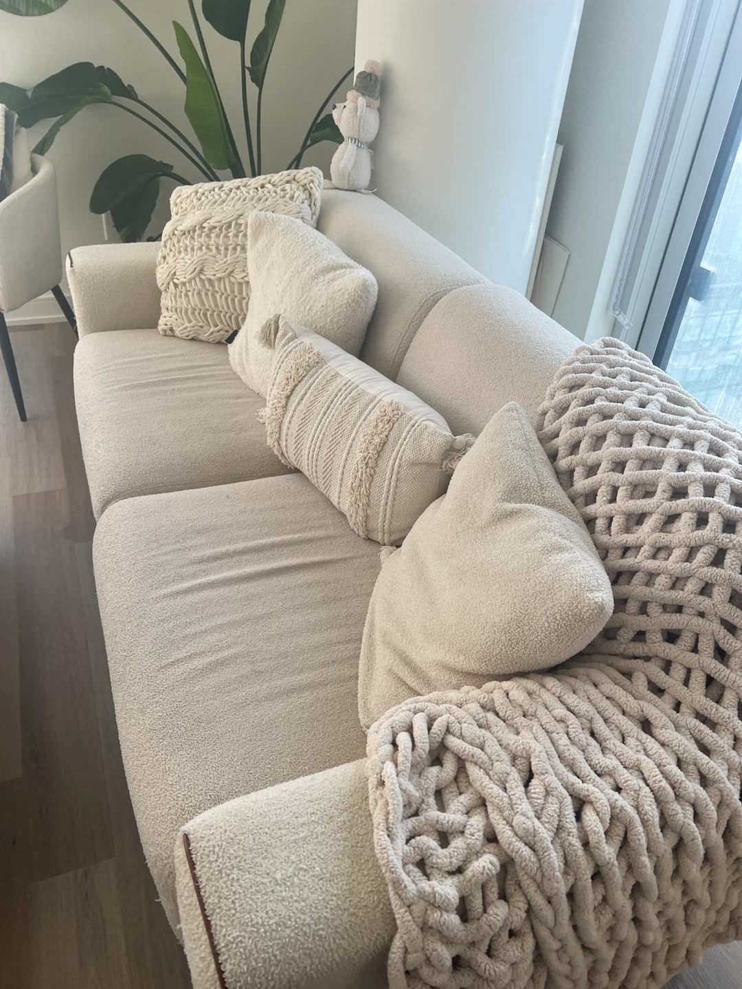 White Boucle Couch - photo 4