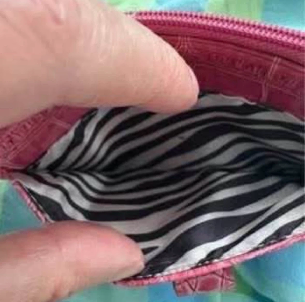 Guess wallet (Good condition) (Free) - photo 3