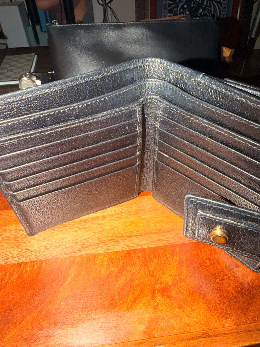 Gucci Women’s Black Monogram Vintage Canvas Bifold Wallet (EUC) - photo 4