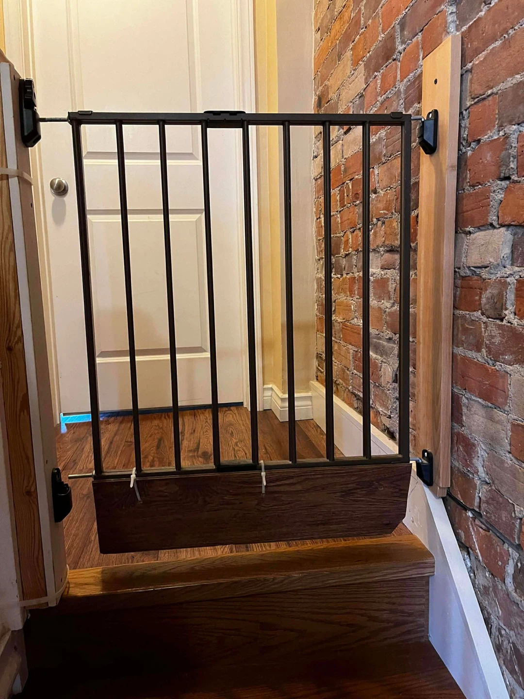 Metal expandable Baby Gate - good for top of stairs