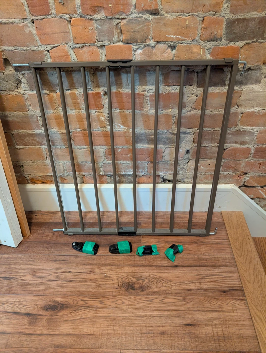 Metal expandable Baby Gate - good for top of stairs - photo 3
