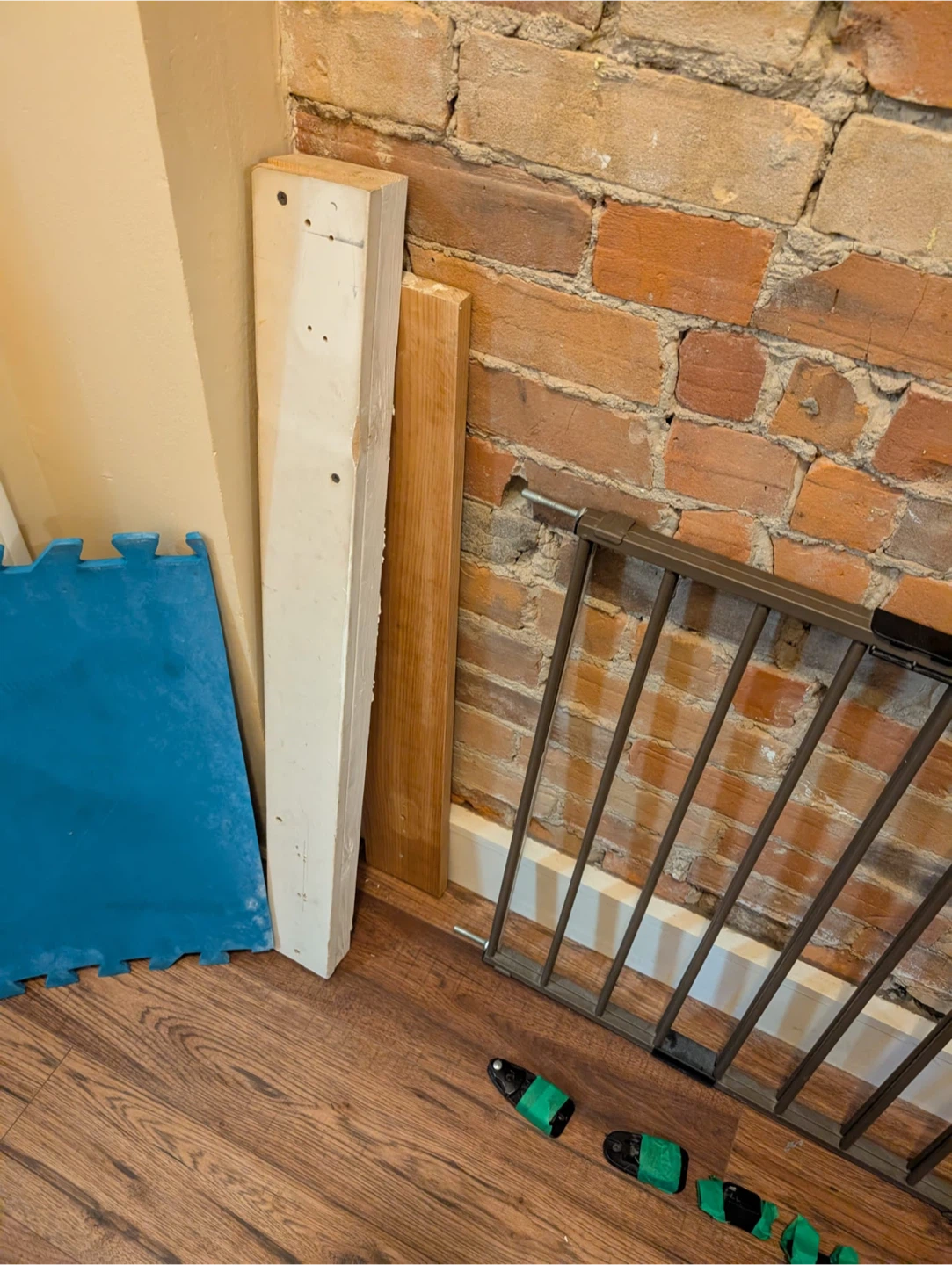Metal expandable Baby Gate - good for top of stairs - photo 4