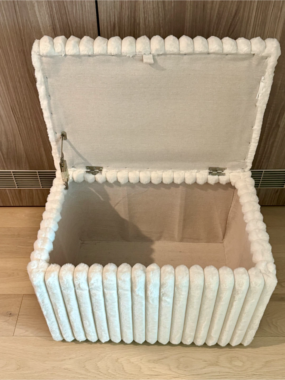 White Faux Fur Storage Ottoman - photo 2