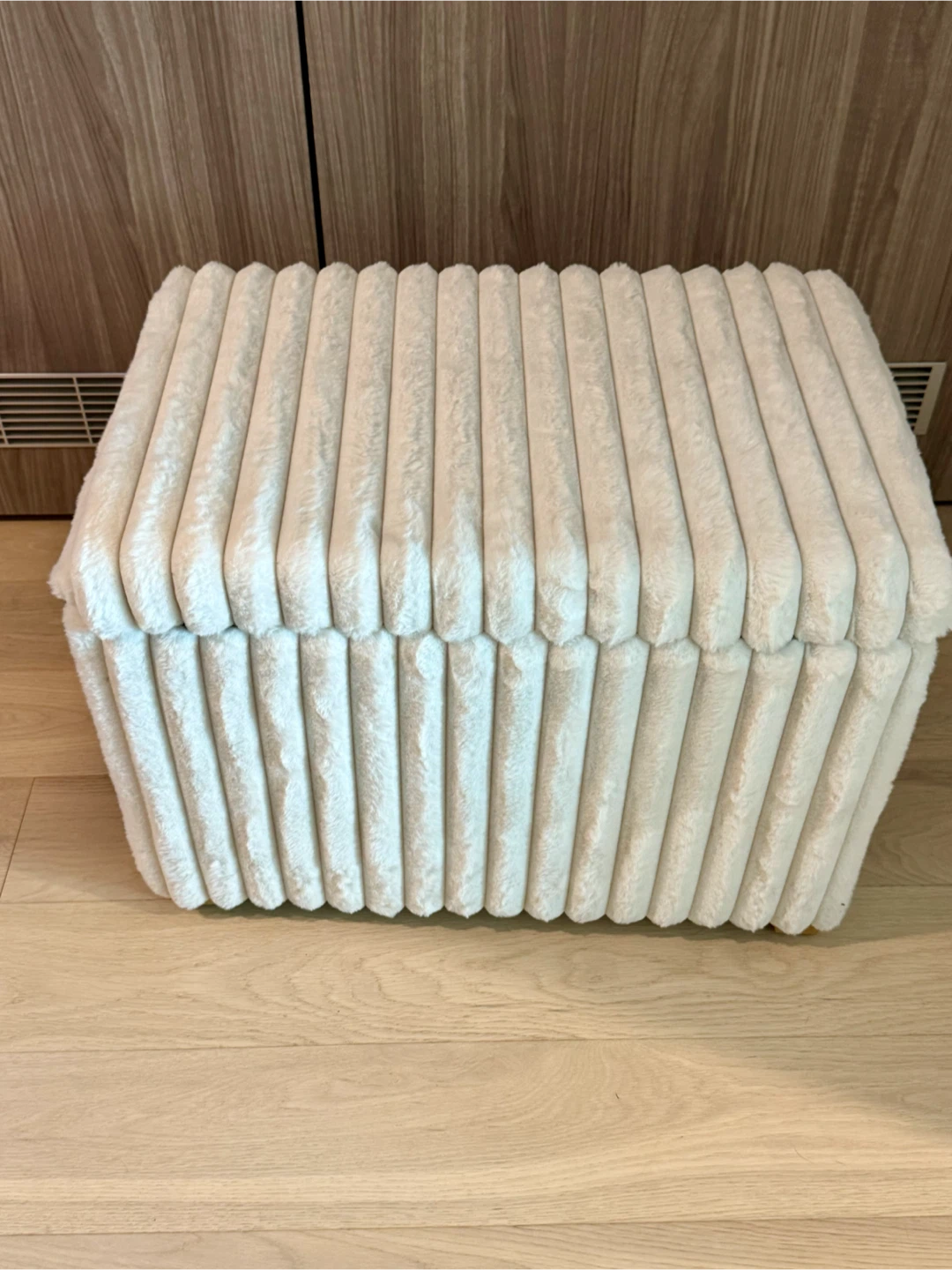 White Faux Fur Storage Ottoman - photo 3