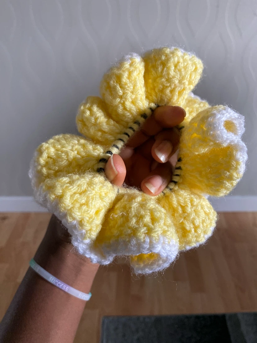 Crochet scrunchy
