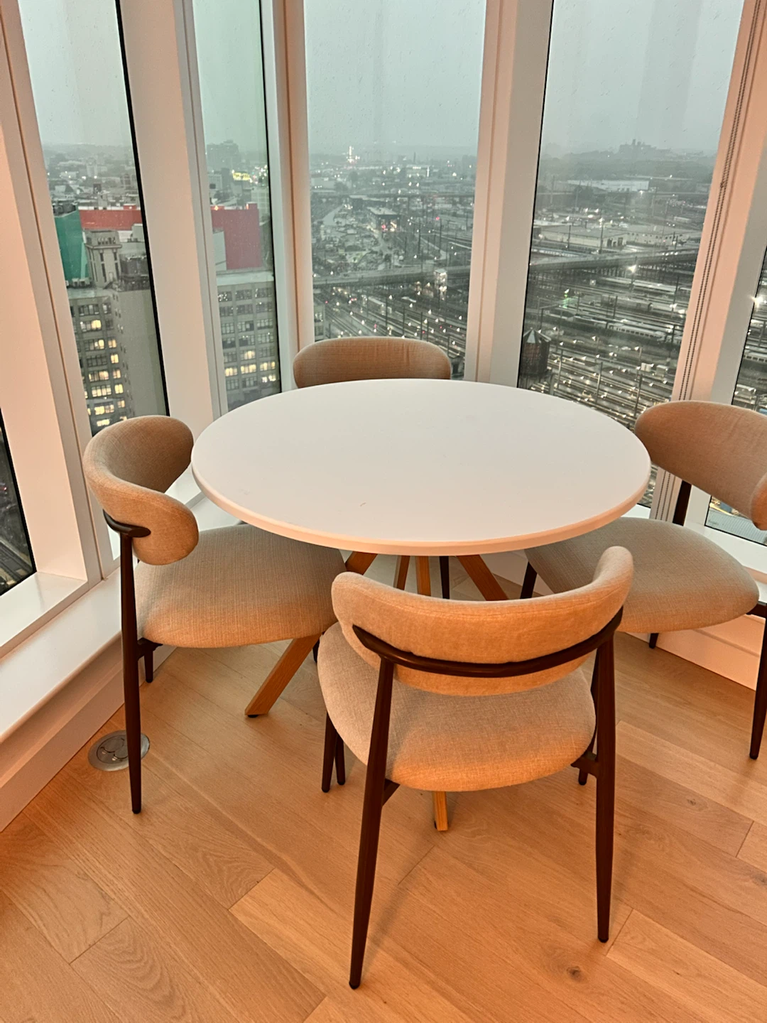 Round White Wooden Dining Table - photo 2