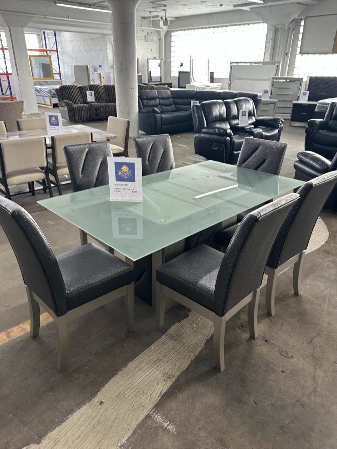 Dining table + 6 chairs