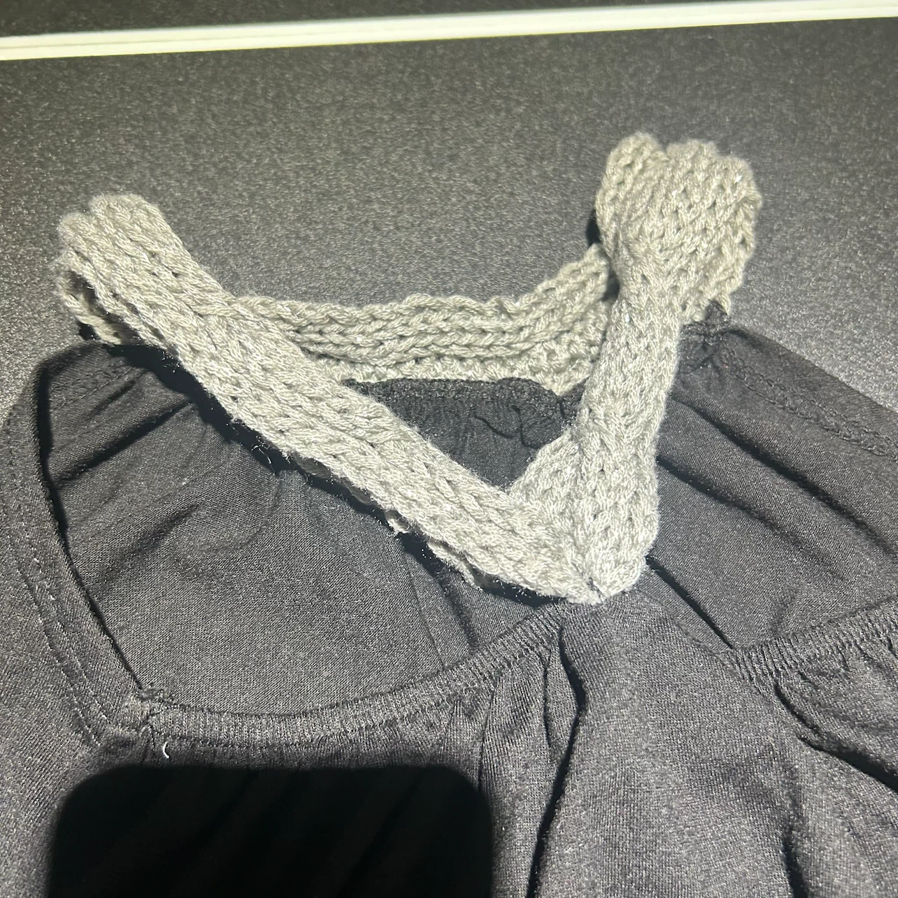 Black tank top with grey braided straps - photo 3