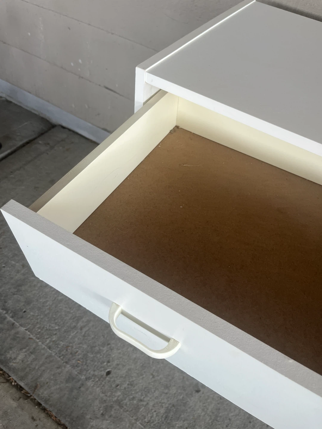 White 4-Drawer Dresser - photo 3