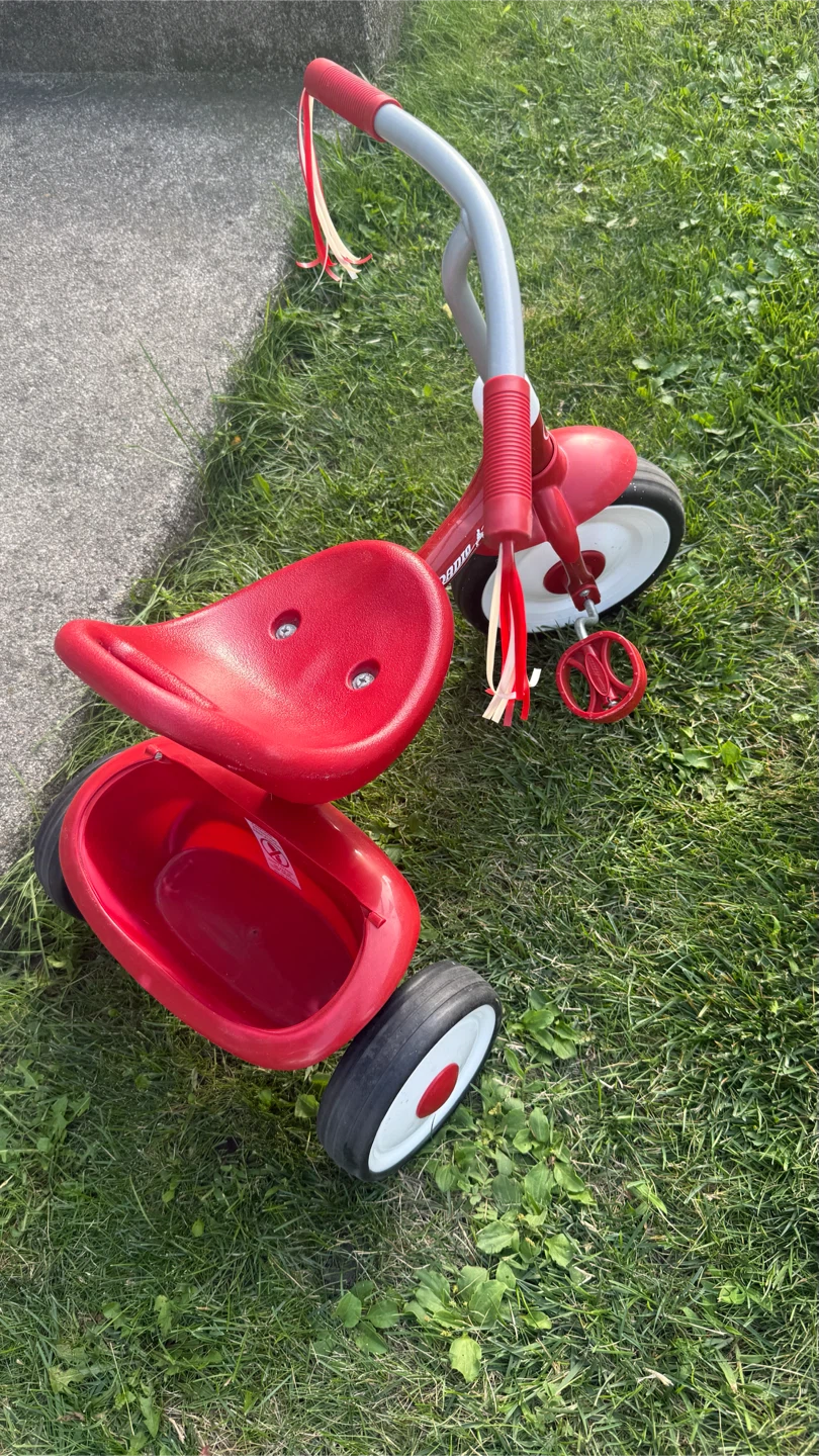 Radio Flyer Red Tricycle - photo 3