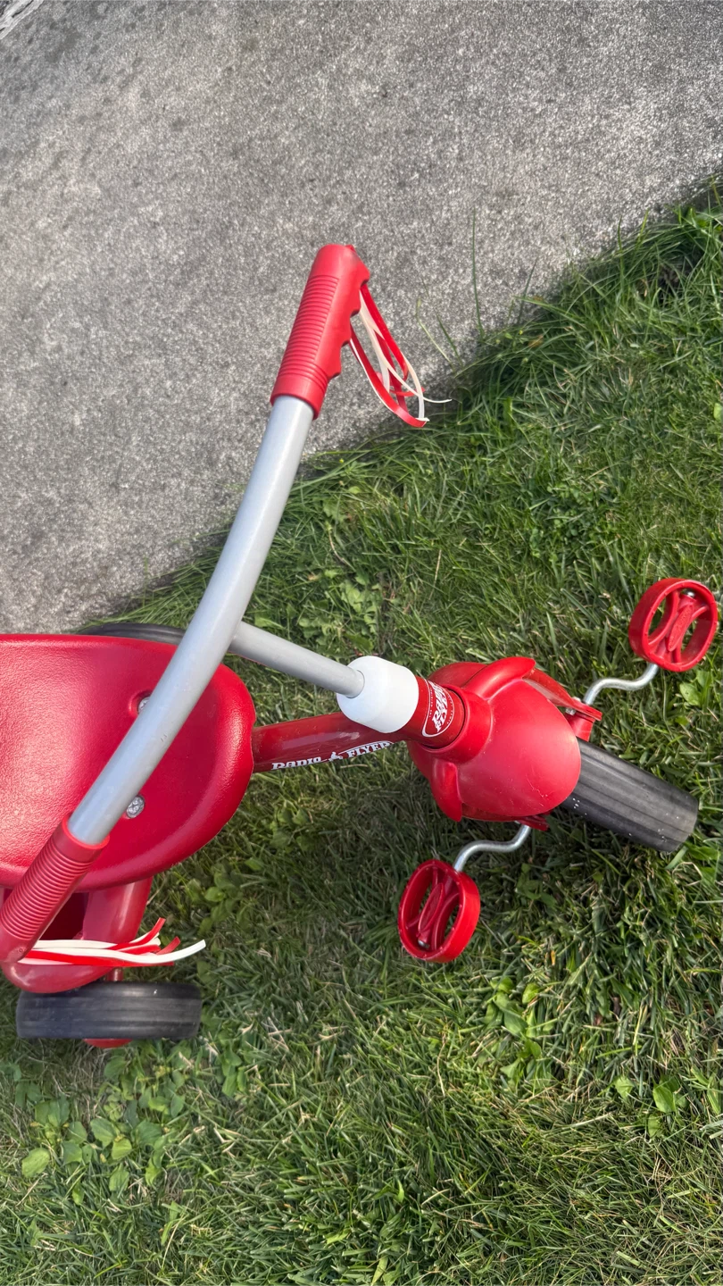 Radio Flyer Red Tricycle - photo 4