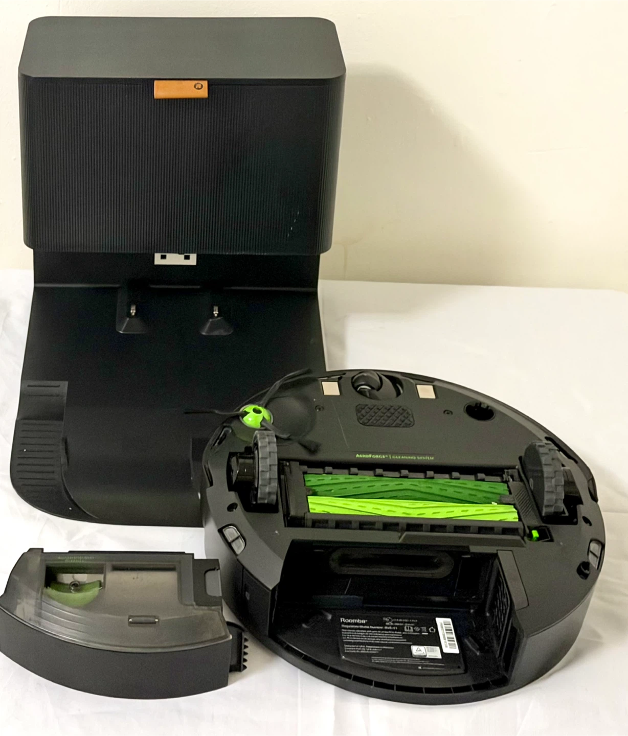 iRobot j7+ Roomba Robot Vacuum & Clean Base - photo 5
