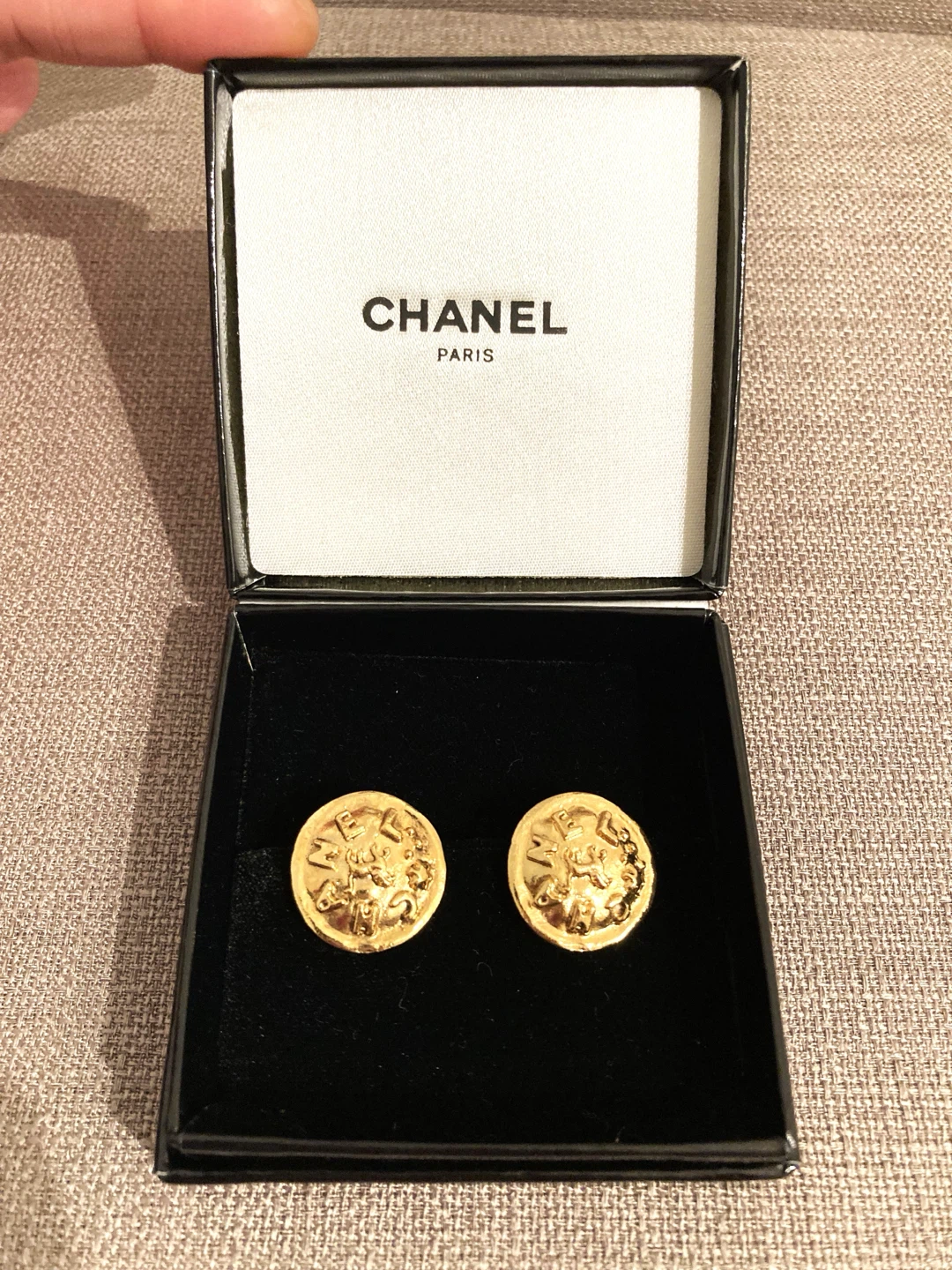 Vintage Chanel 24K Plated Gold Tone Clip On Earrings - photo 5