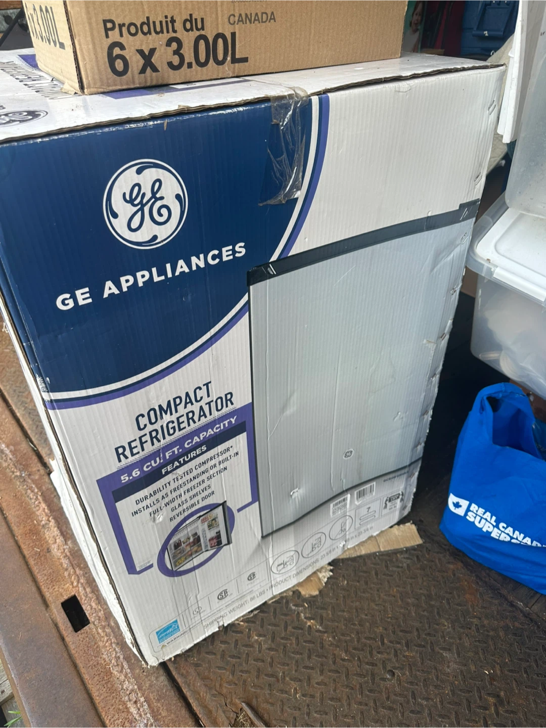 GE Appliances Compact Refrigerator 5.6 cu. ft. - photo 2
