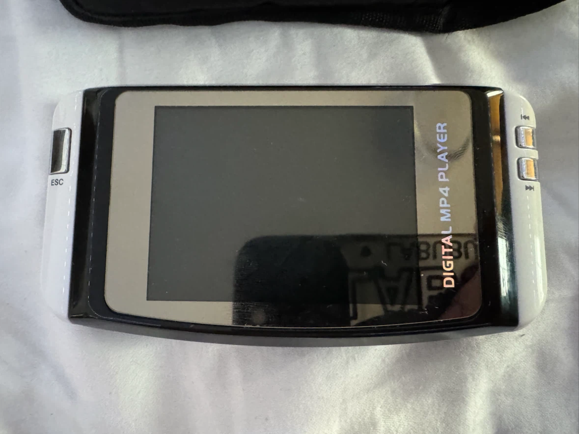 Portable Multimedia Player – MP4/MP3/Game - photo 2