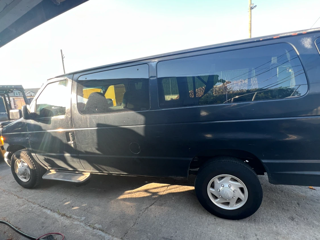 2003 Ford E-350 Super Duty Van 146k - photo 3
