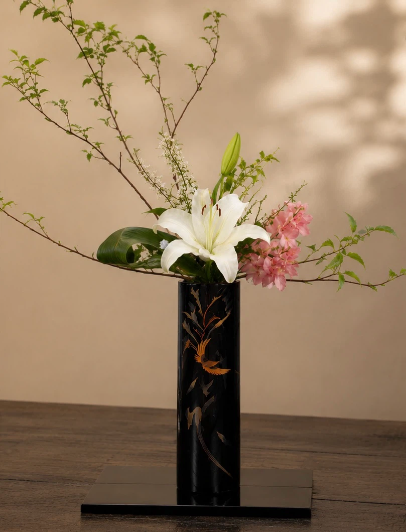 Designer Japanese Lacquer Ikebana Vase - photo 2