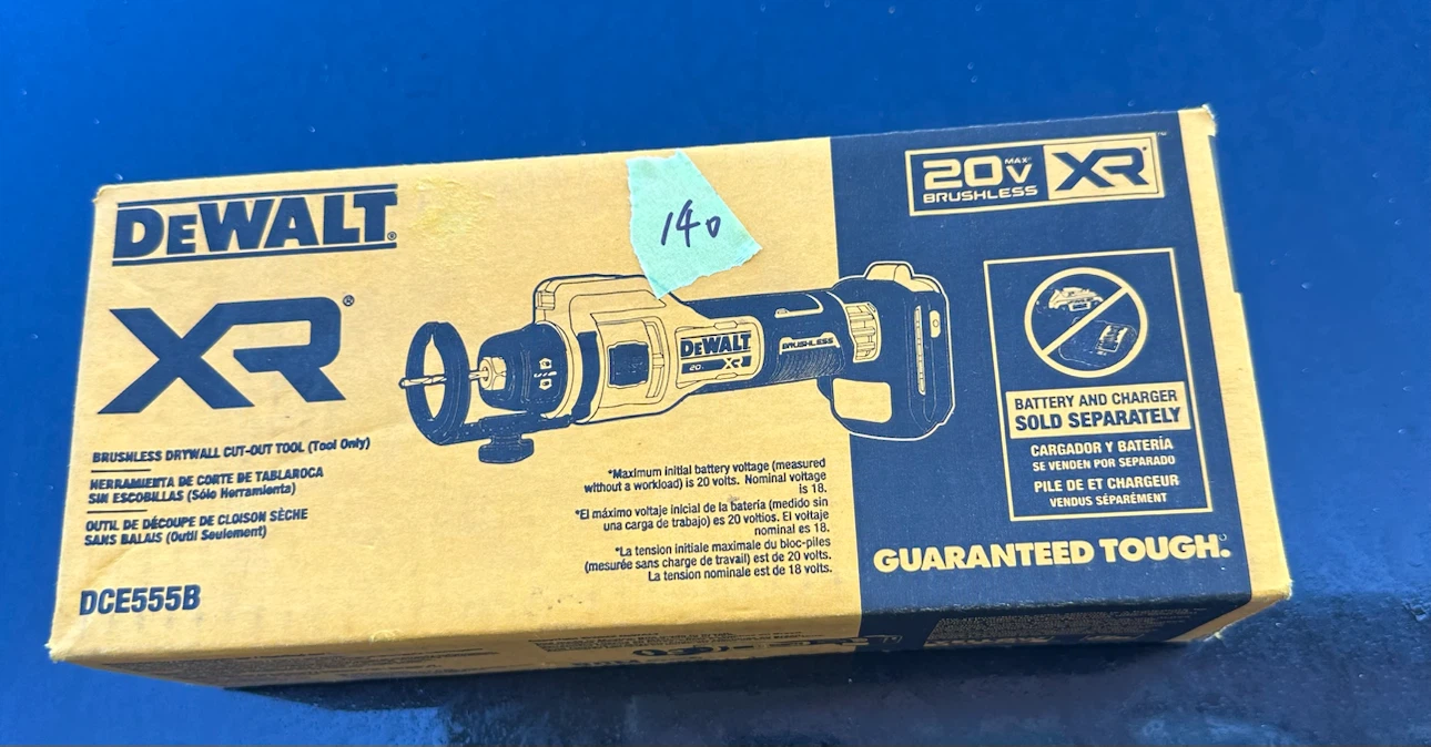 DEWALT 20V XR Brushless Drywall Cut-Out Tool