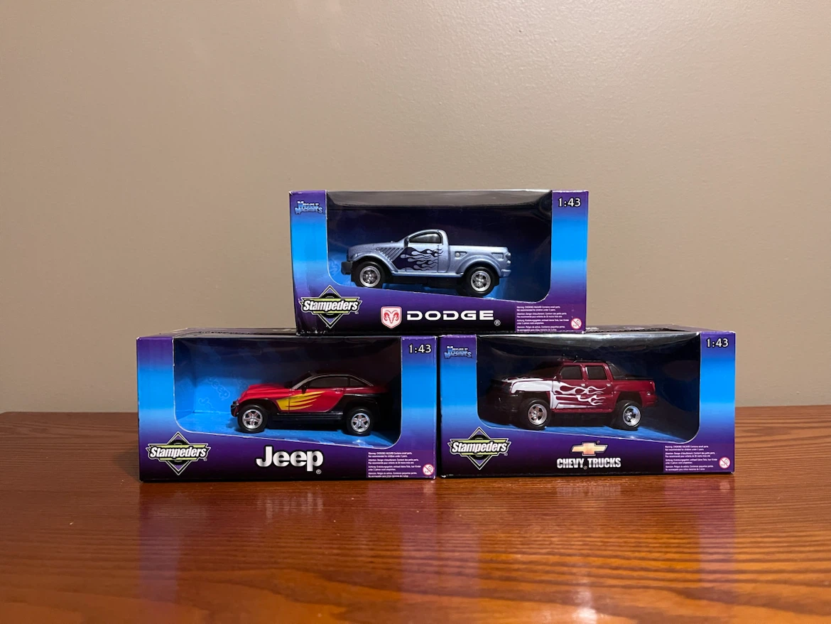 VINTAGE (2002) MUSCLE MACHINES (1:43 Scale diecast)
