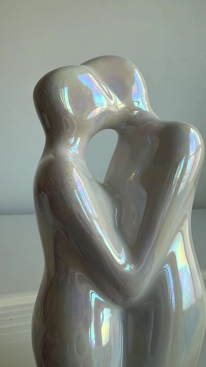 Iridescent 80’s  Kissing Couple Figurine - photo 3