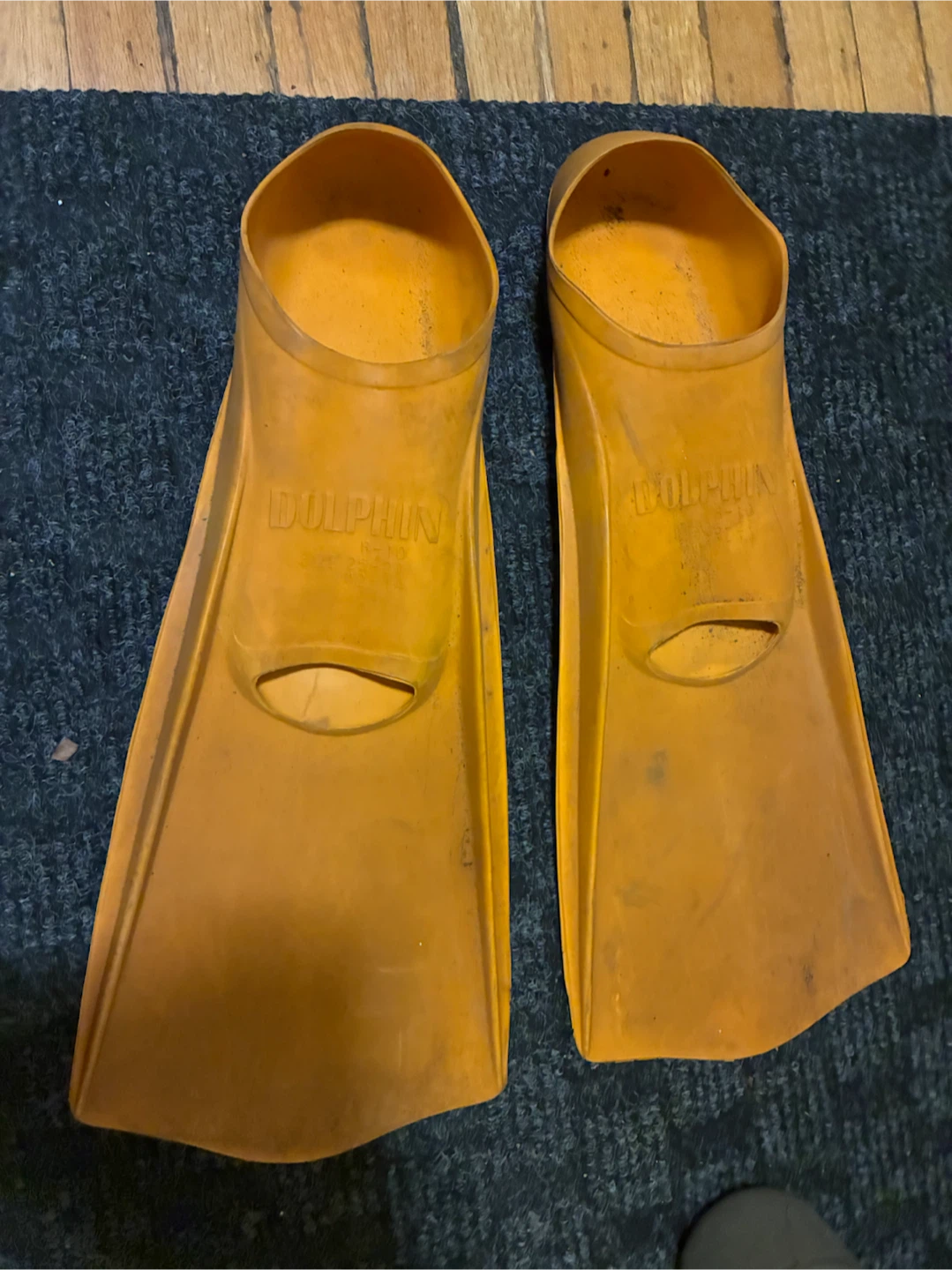 Used Dolphin Full Foot Snorkeling Fins - Size 8-10 (EU 42-44