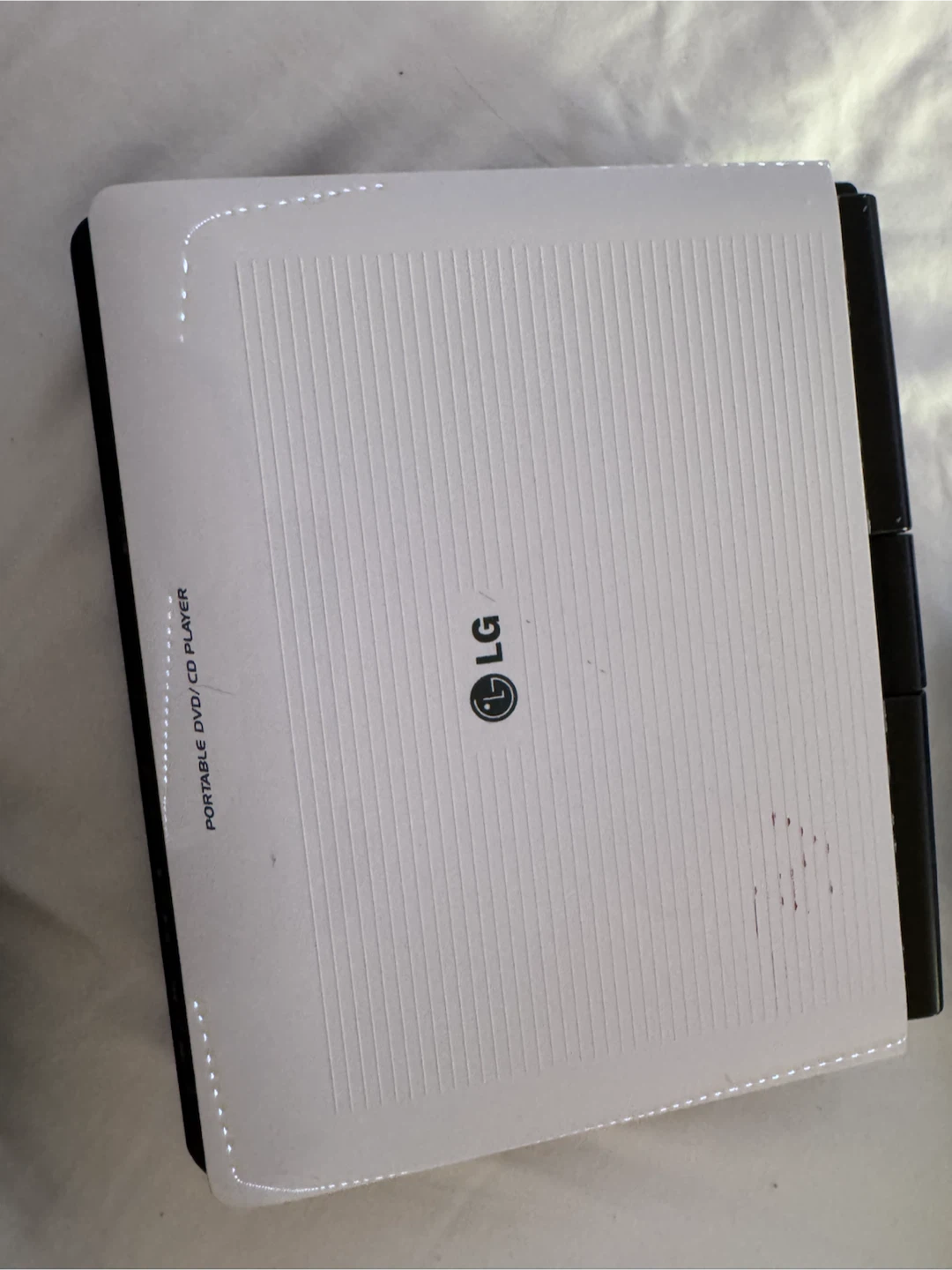 LG Portable DVD/CD Player – LPA-837
