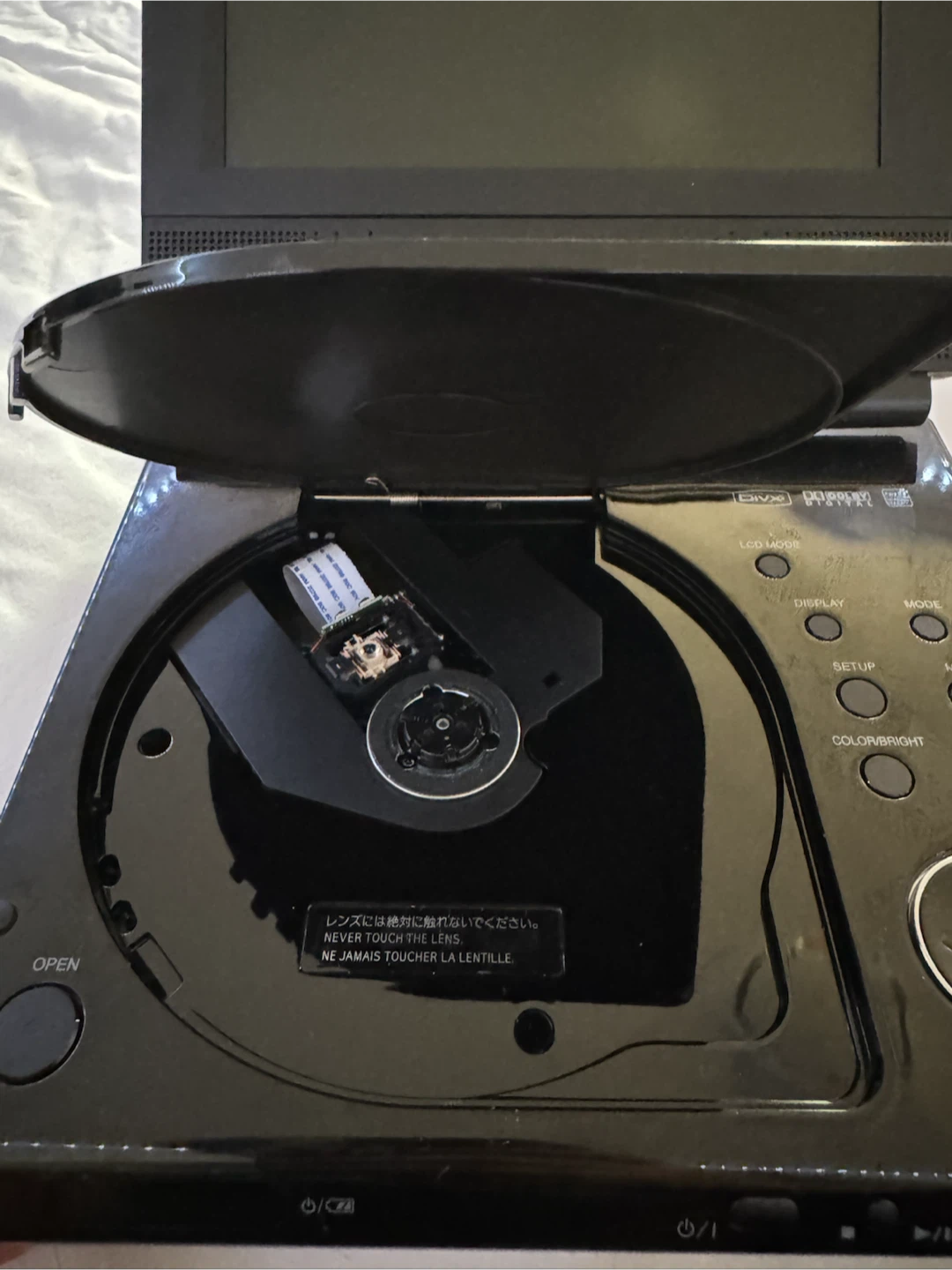 LG Portable DVD/CD Player – LPA-837 - photo 5