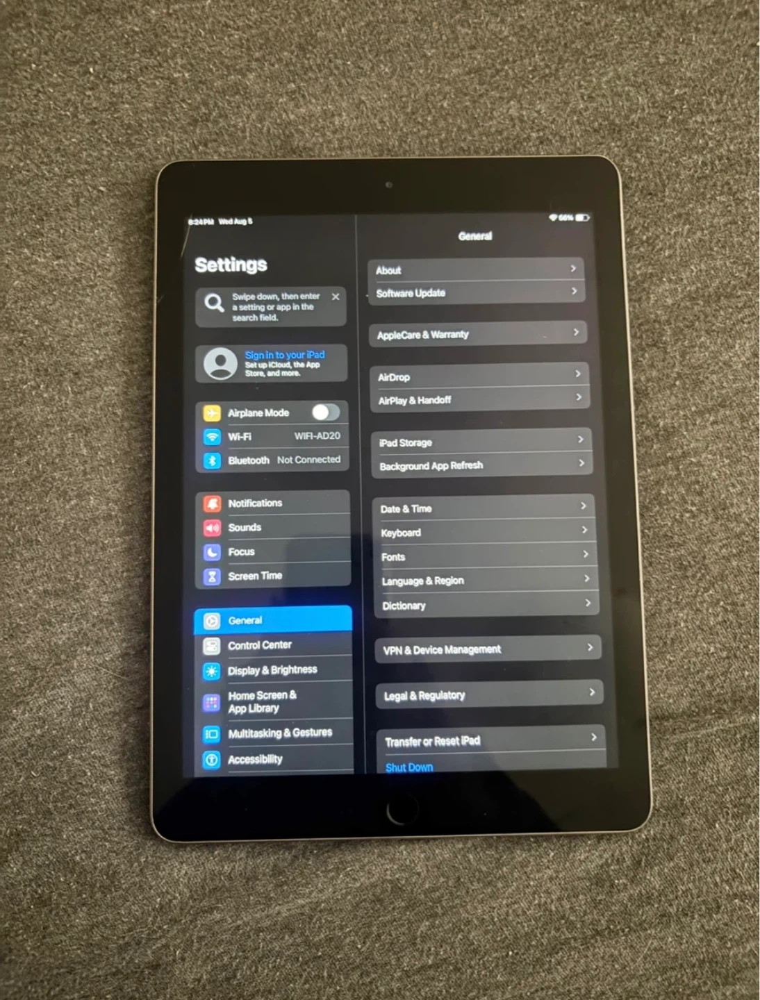 Apple iPad - photo 2