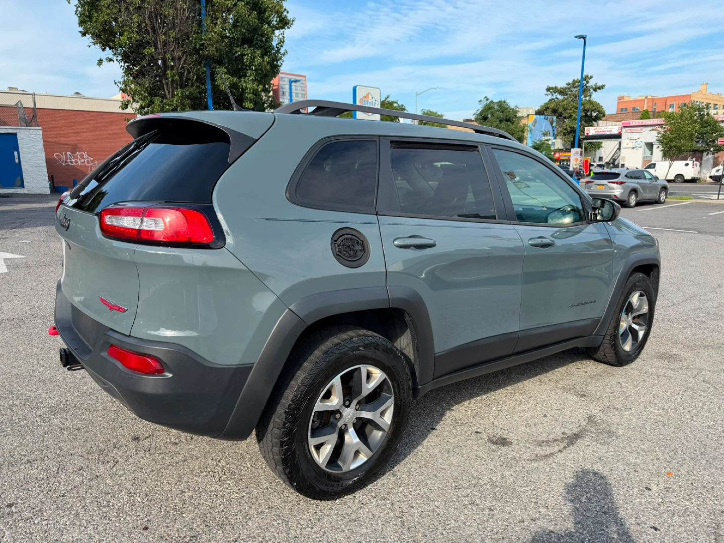 Jeep Cherokee 4x4 SUV - photo 4