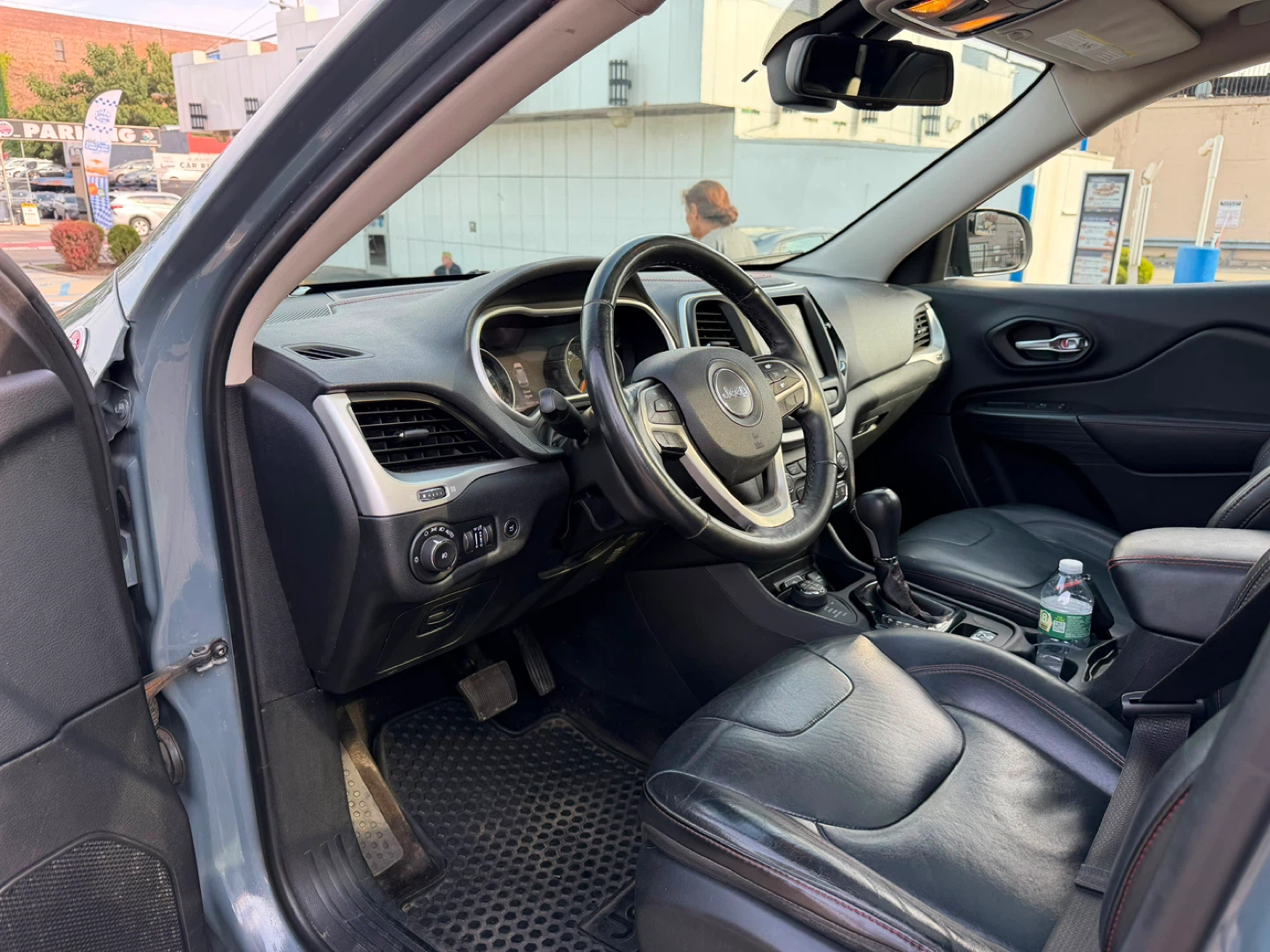 Jeep Cherokee 4x4 SUV - photo 5