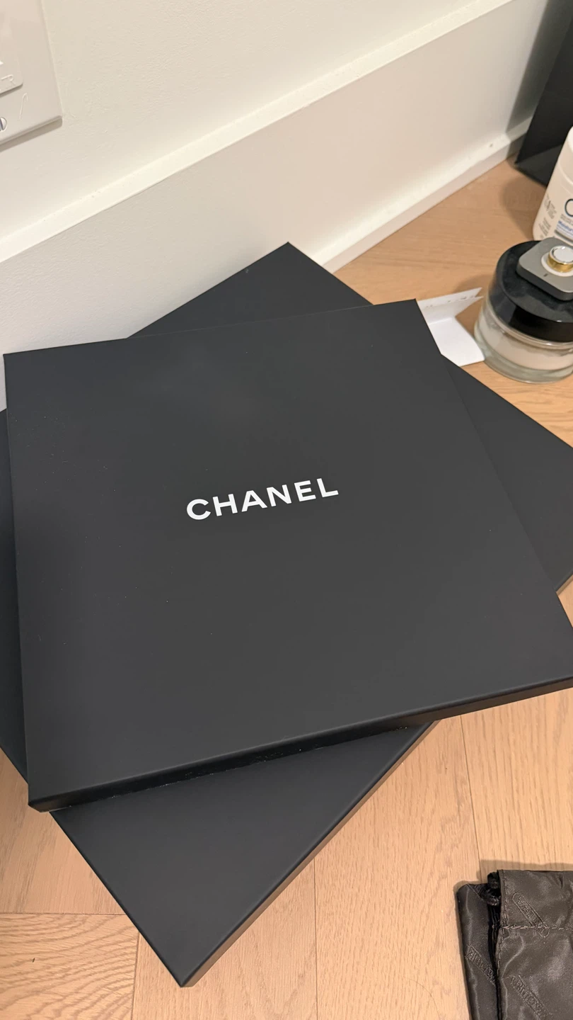 CHANEL Black Gift Box - photo 2