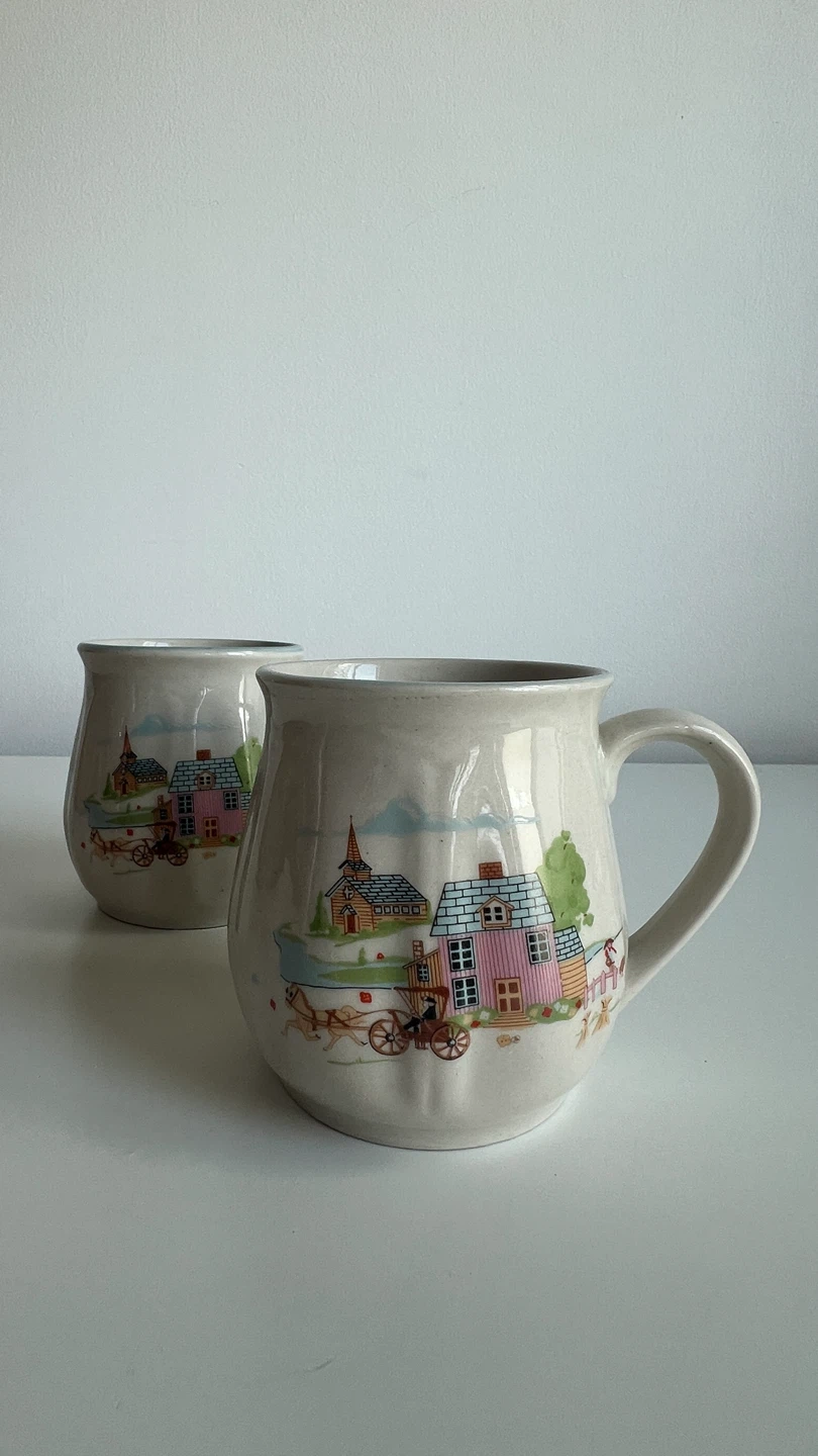 Set of 2 Ceramic Mugs - Country Village Scene - photo 2