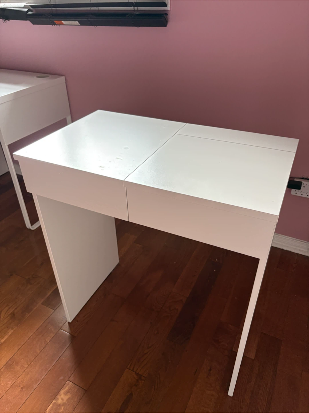 Modern Vanity with Mirror and Red Interior - Excellent Condition - photo 2