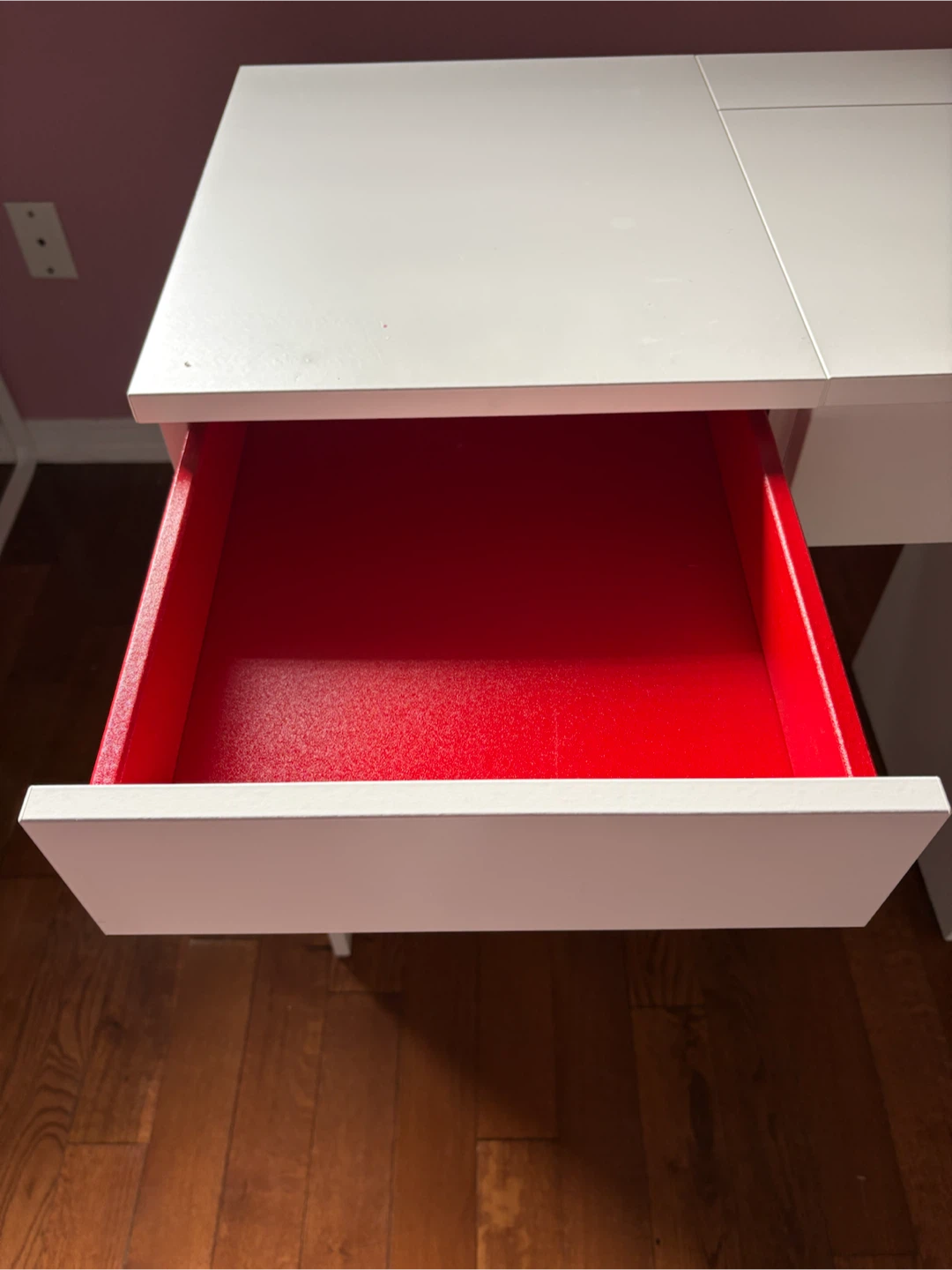 Modern Vanity with Mirror and Red Interior - Excellent Condition - photo 5