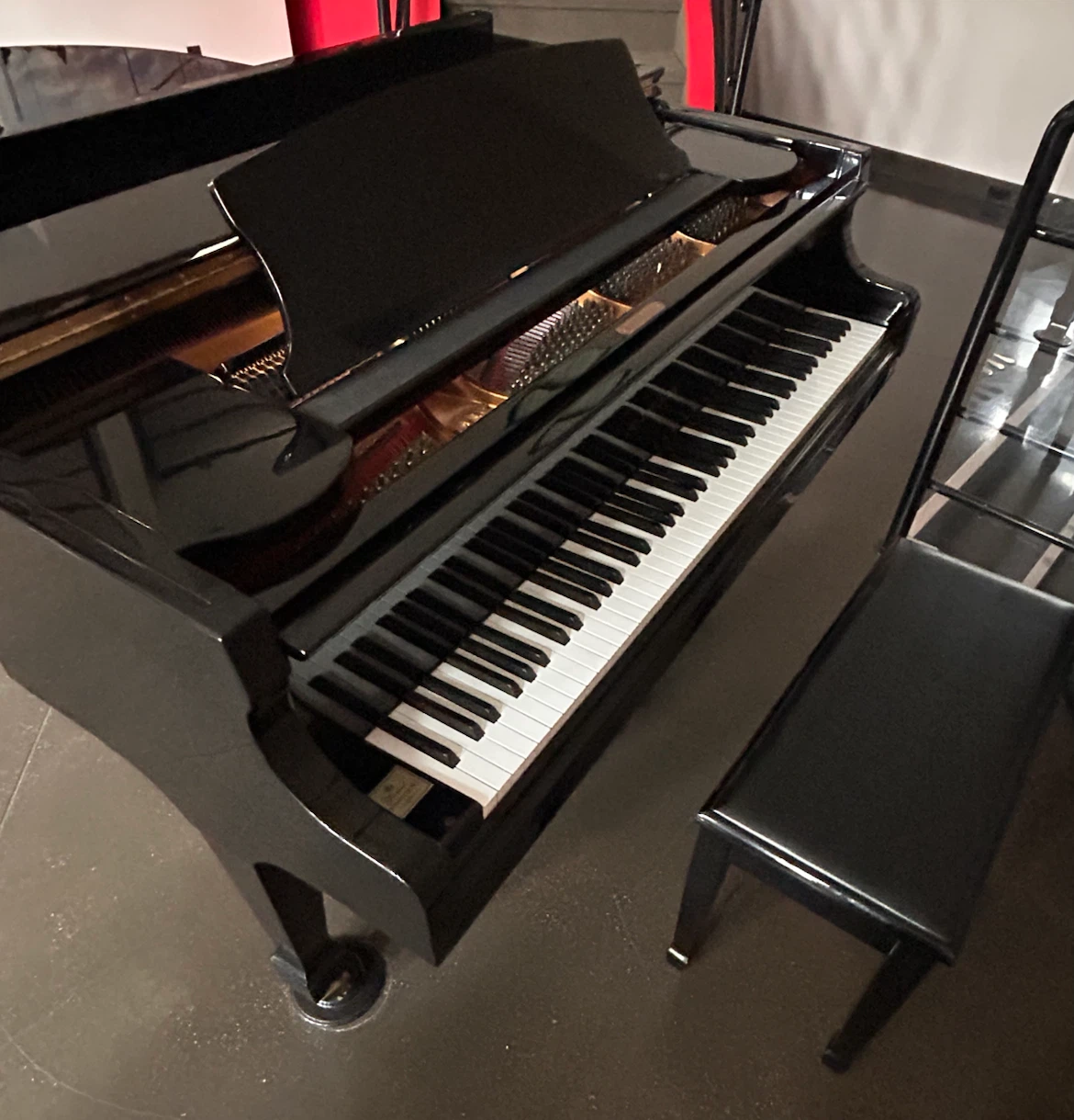 1994 Samick 5'8" Parlor Grand Piano (SG-172) - Polished Ebony - photo 4
