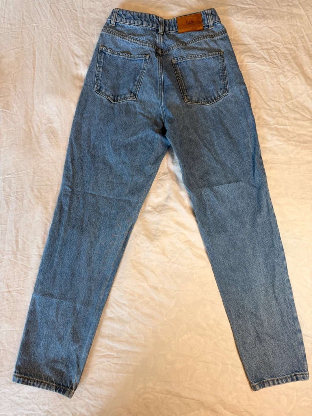 Simons Twik High-Waisted Mom Jeans – Medium Wash Blue (Size 2) - photo 4