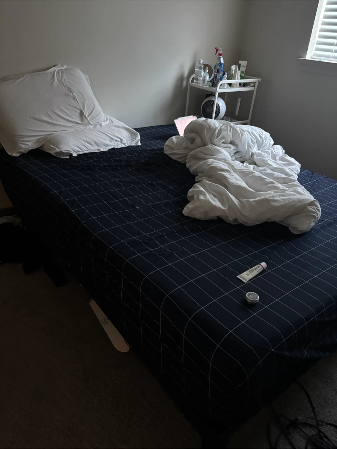 🔥moving sale: bed frame