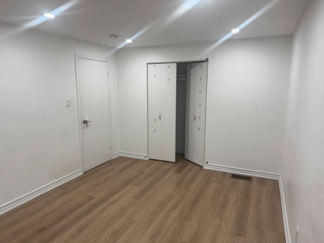 Room for Rent - photo 3