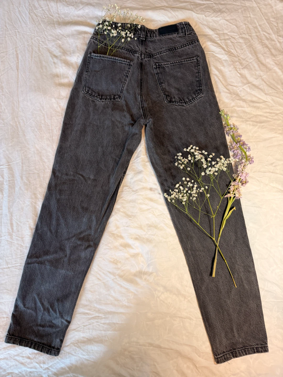 Simons Twik High-Waisted Mom Jeans – Washed Black / Charcoal