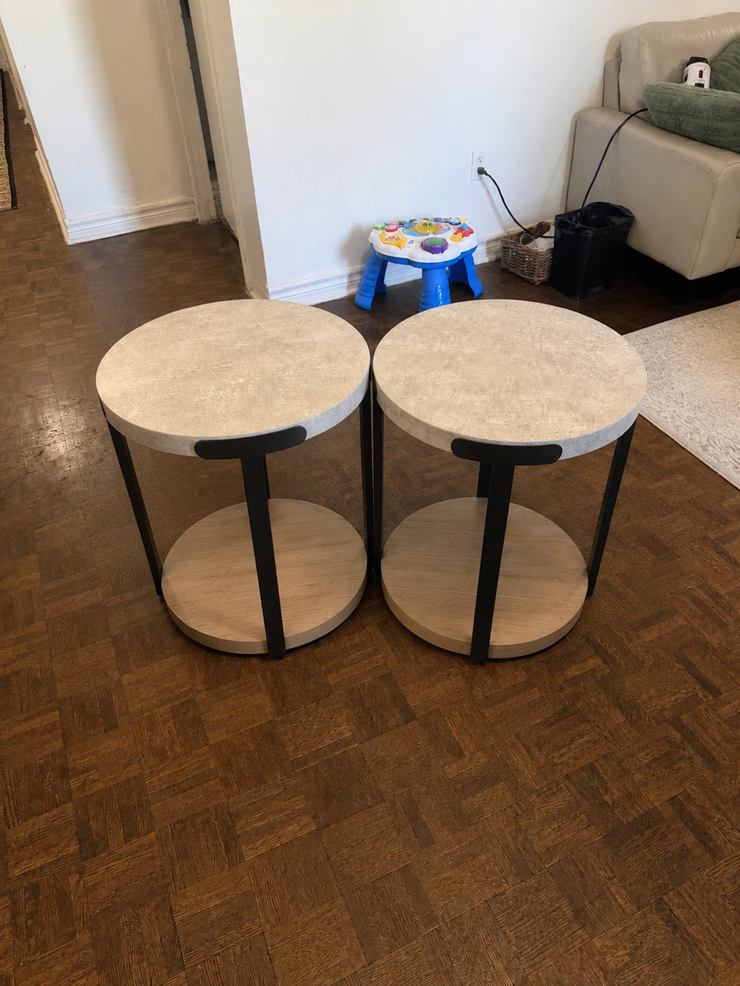 Ashley Furniture Coffee Table Set – Like New