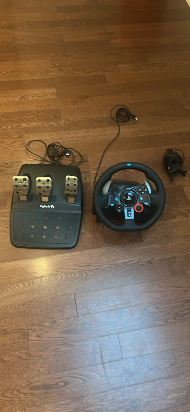 Logitech G29 Driving Force Racing Wheel and Pedals