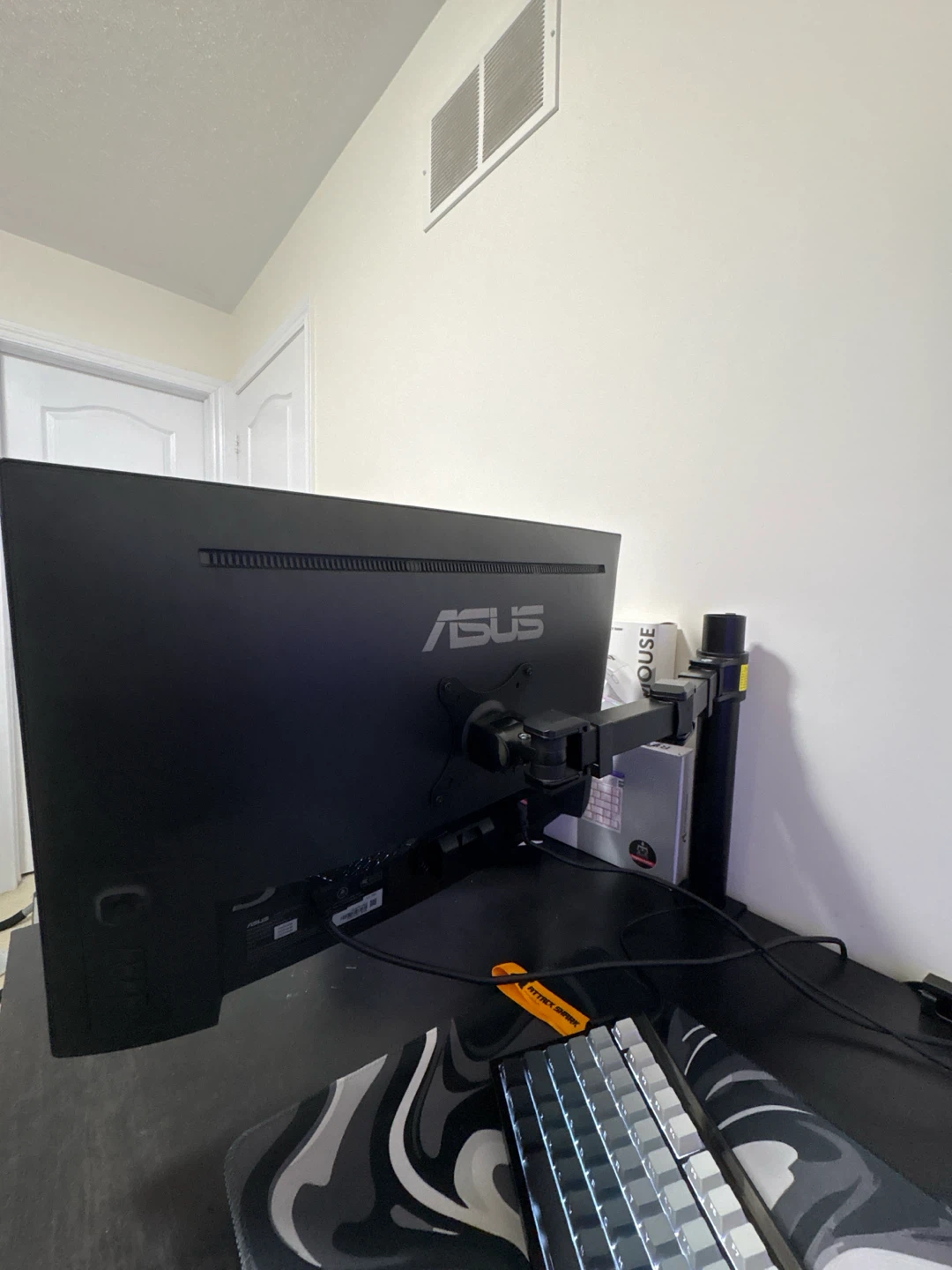 ASUS VG27VGB Monitor 180hz 1080p - photo 2