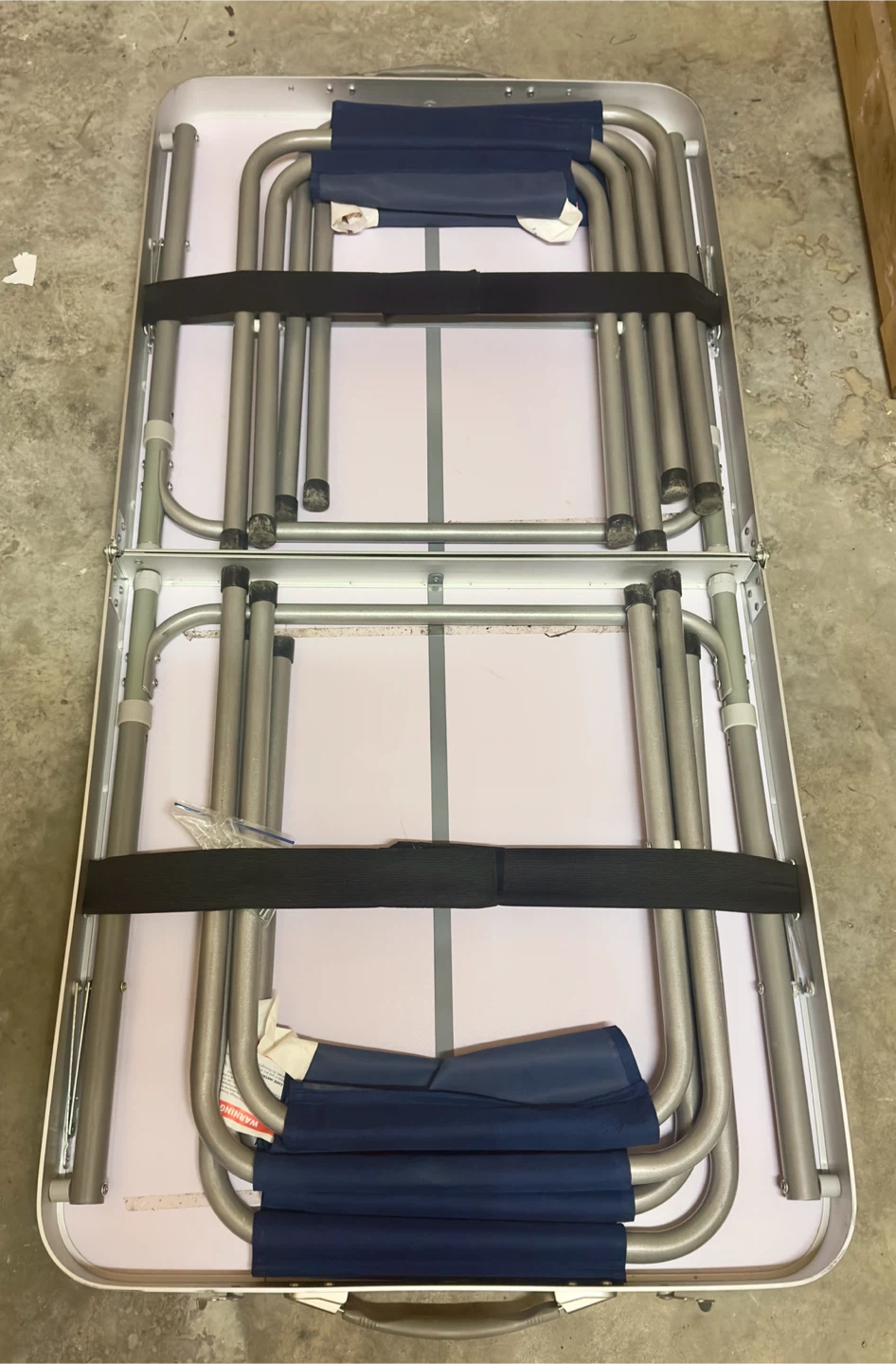 folding table and 4 stall - photo 2