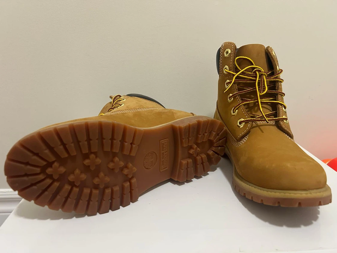 Timberland Classic Waterproof Boots - Youth Size 6 - photo 3