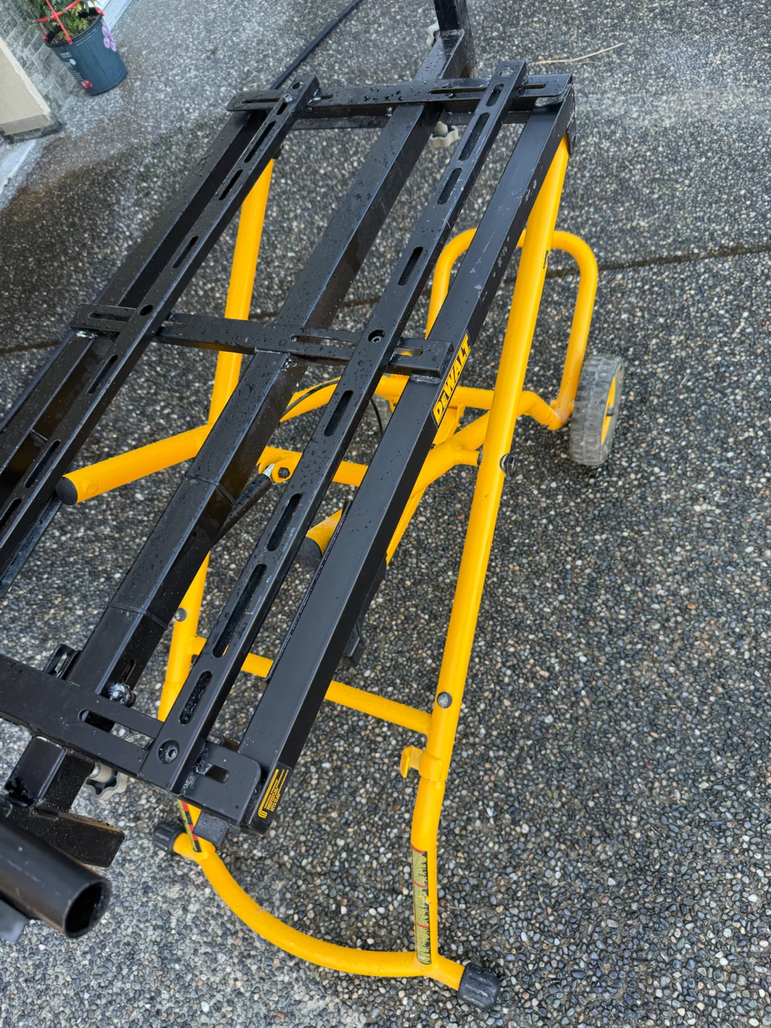 DEWALT Rolling Miter Saw Stand