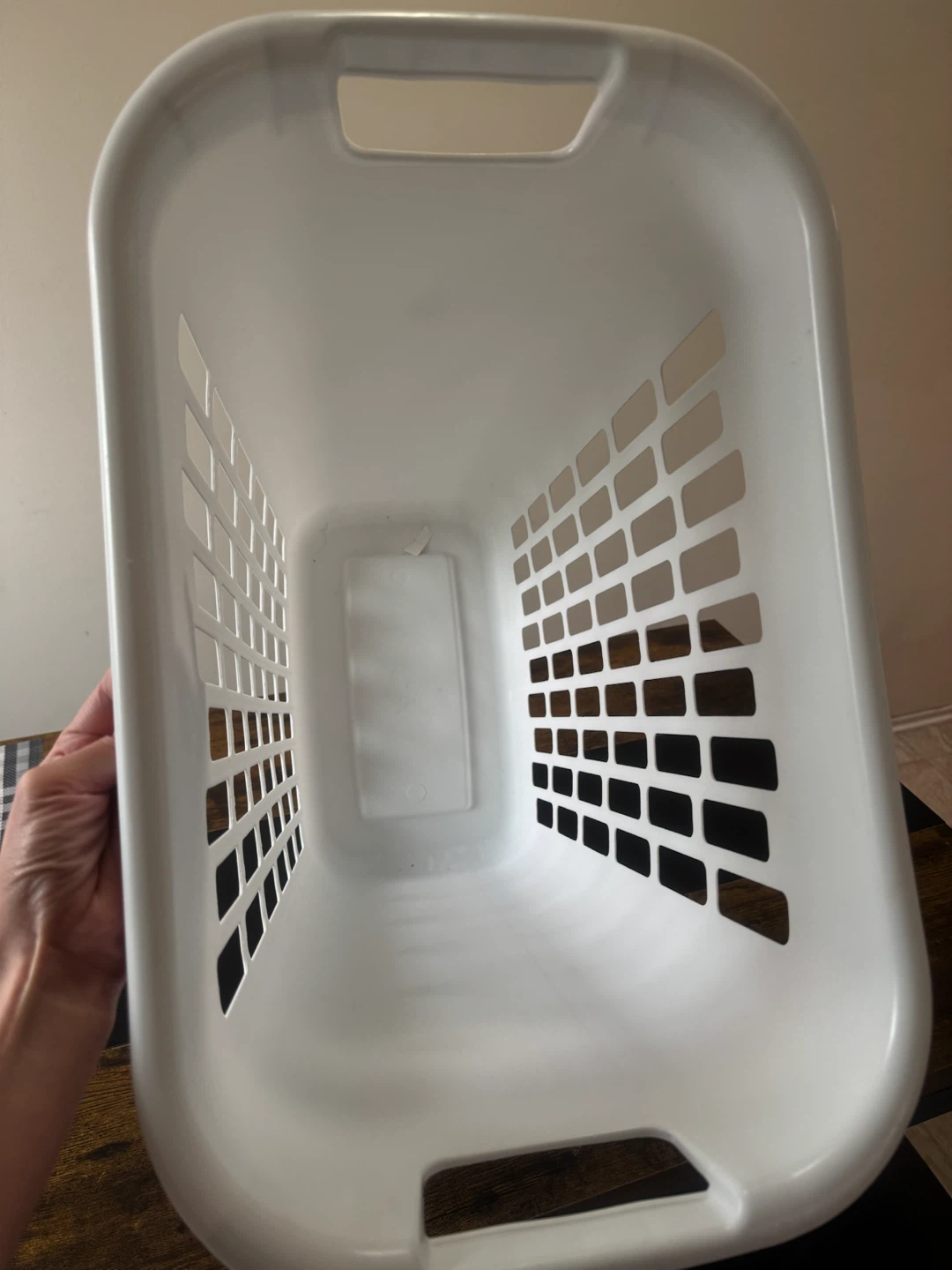 Sterilite White Laundry Basket - photo 3